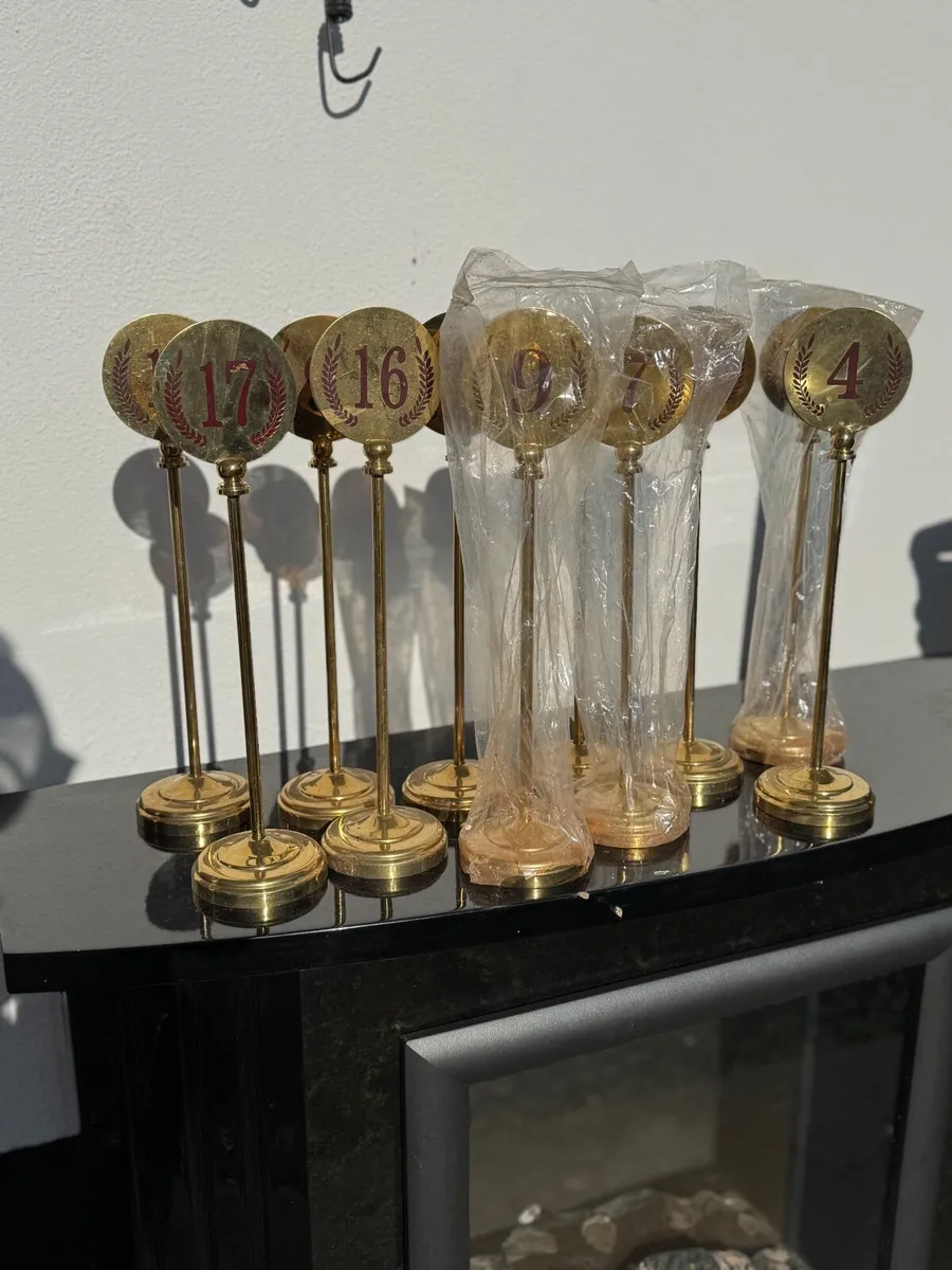 Assorted vintage brass table order numbers. - Image 4