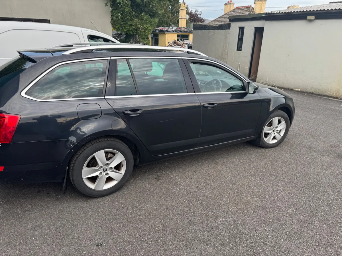 Skoda Octavia 2015 - Image 2