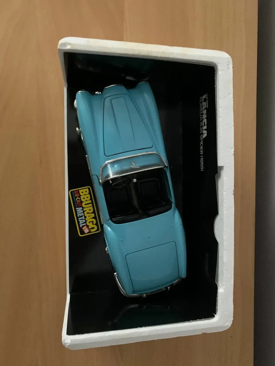 1955 Lancia Aurelia Spider 1/18 Burago Model Car - Image 4