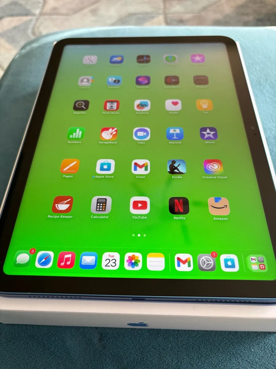 Apple iPad 10th Gen Plus Apple Pencil - Image 1