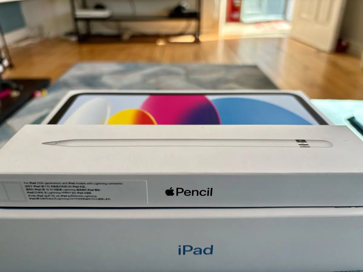 Apple iPad 10th Gen Plus Apple Pencil - Image 2