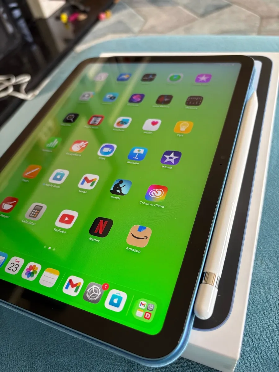 Apple iPad 10th Gen Plus Apple Pencil - Image 3