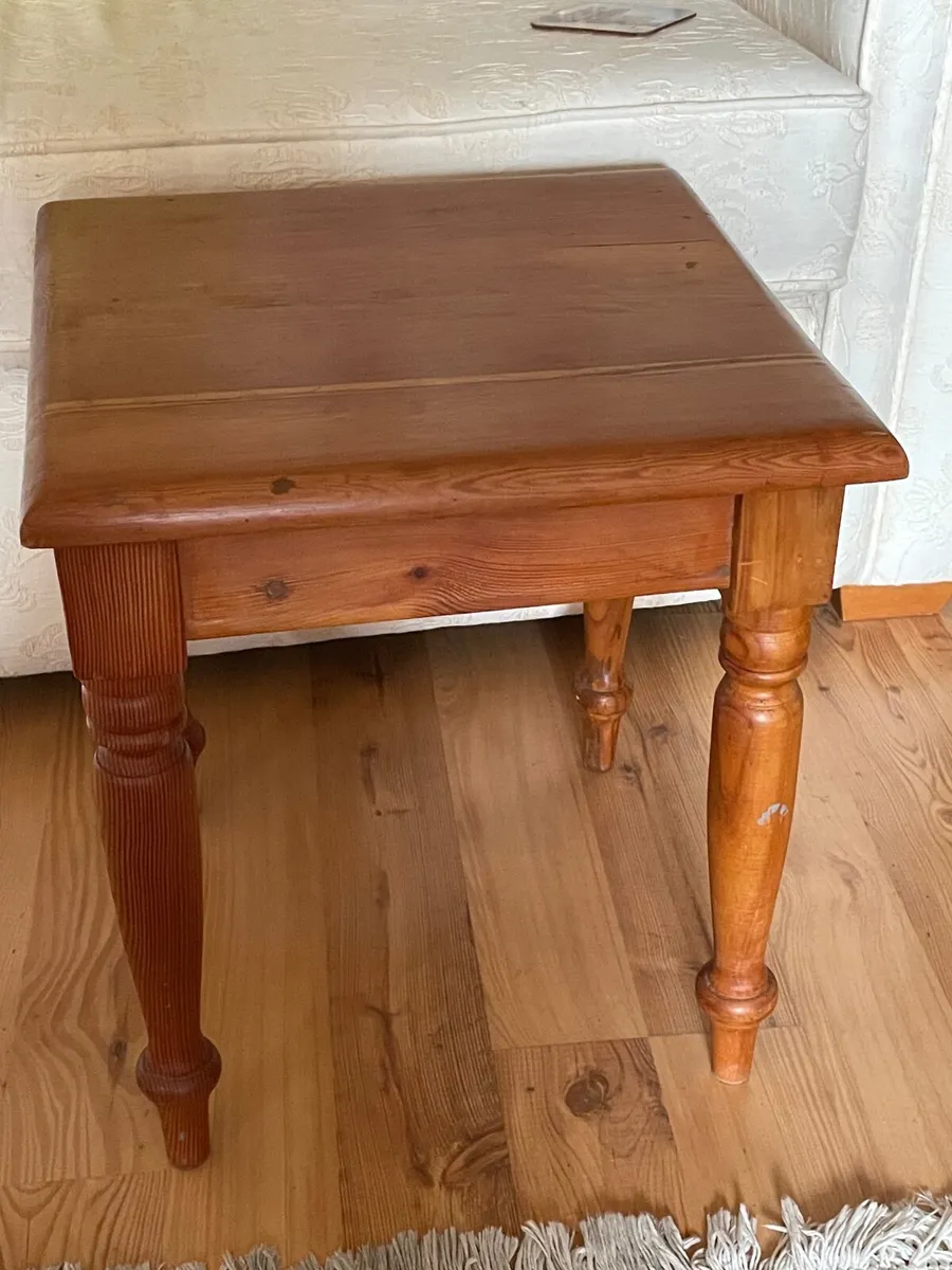2x Pine Side tables.