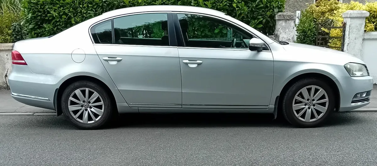 Volkswagen Passat 2010 - Image 1