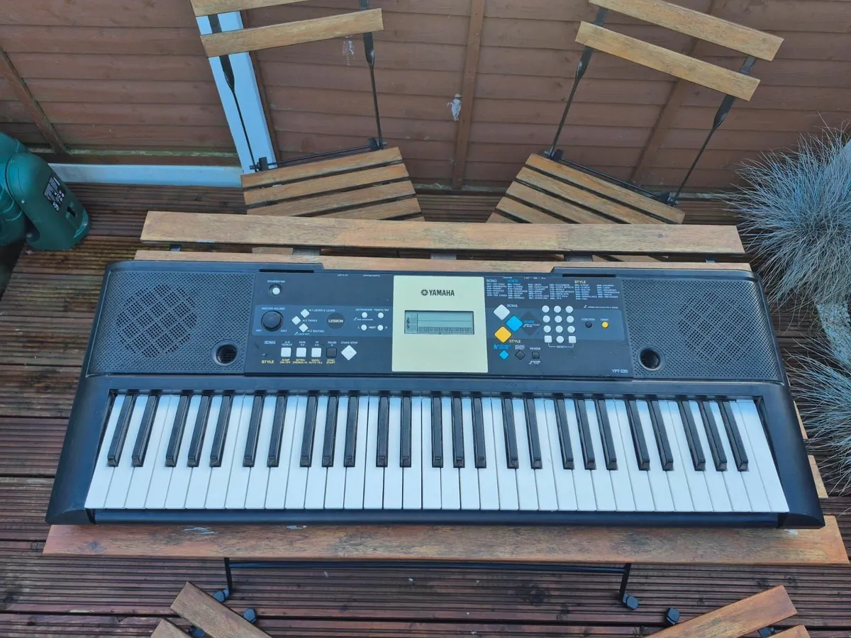 Yamaha YPT220 keyboard for sale - Image 4