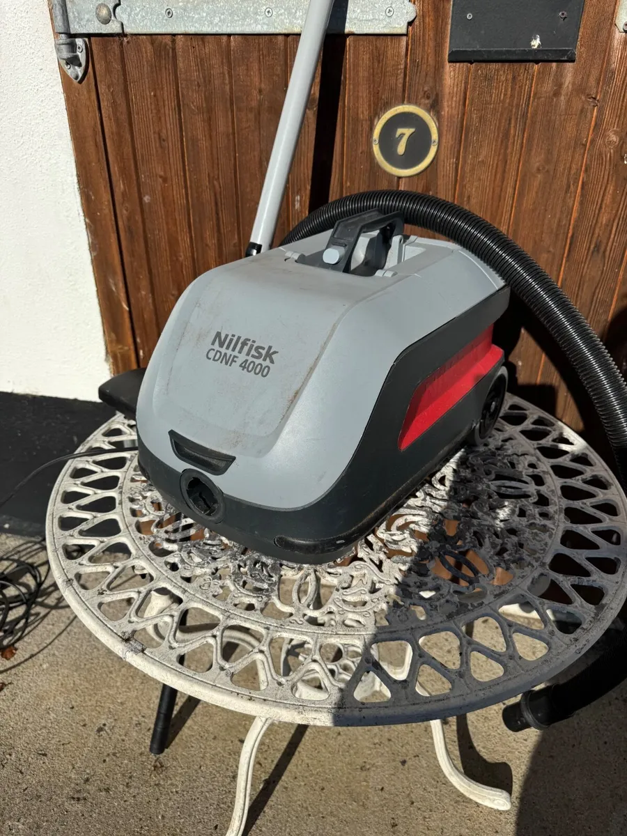 Nilfisk CDNF 4000 hoover - Image 2