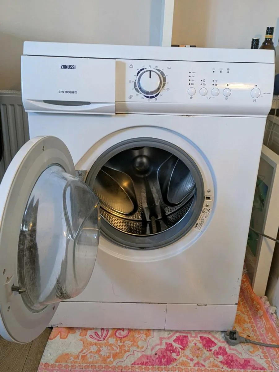 Zanussi washing machine 5kg - Image 1