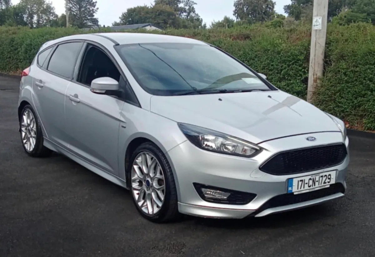 2017 ford focus st line - Image 1