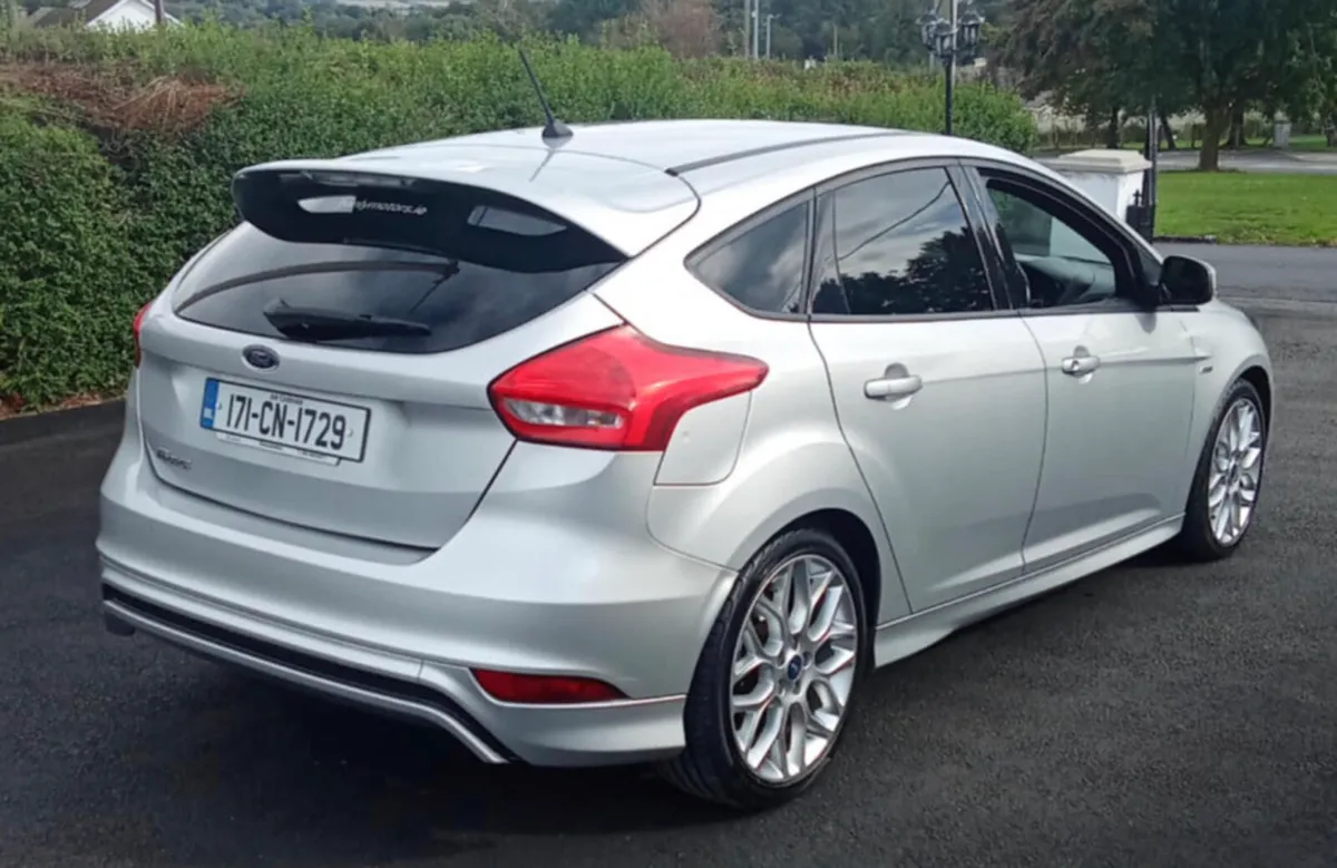 2017 ford focus st line - Image 4