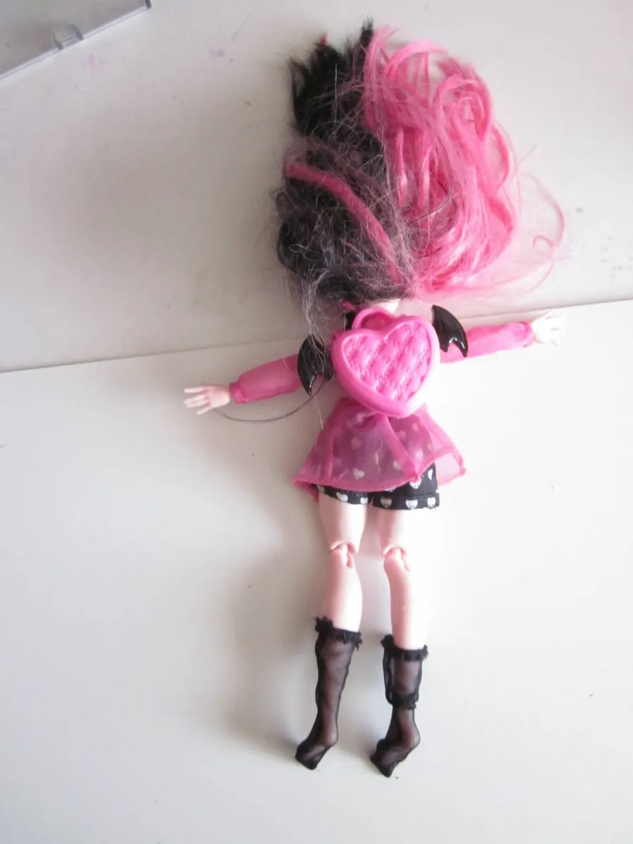 Monster High  Dolls: Abbey Bominable & Draculaura - Image 4