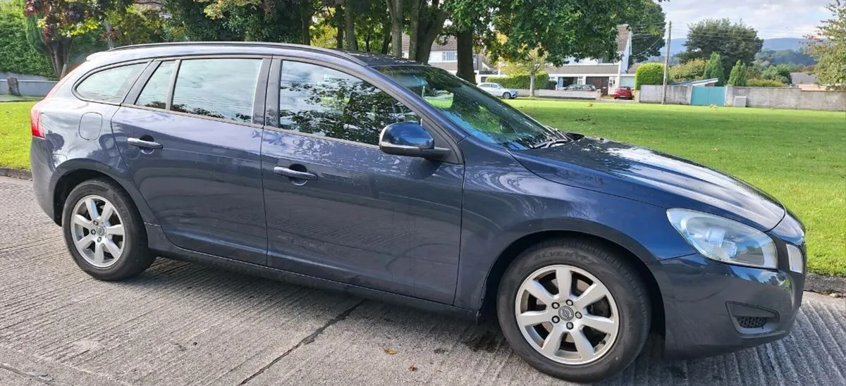 VOLVO V60/ Estate.NEW NCT. FSH. TB. 2022. - Image 4