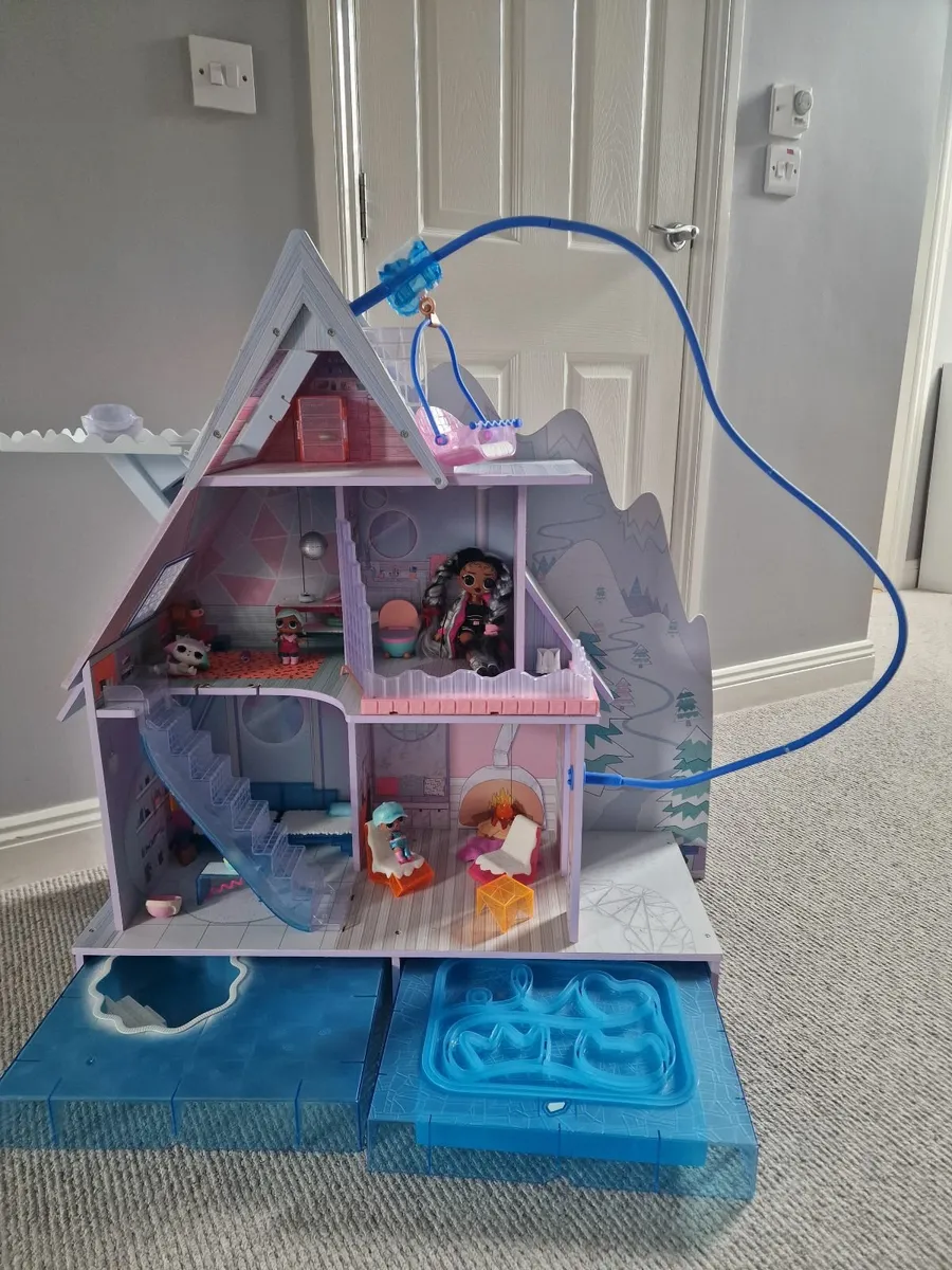 LOL Winter Chalet Doll house - Image 1
