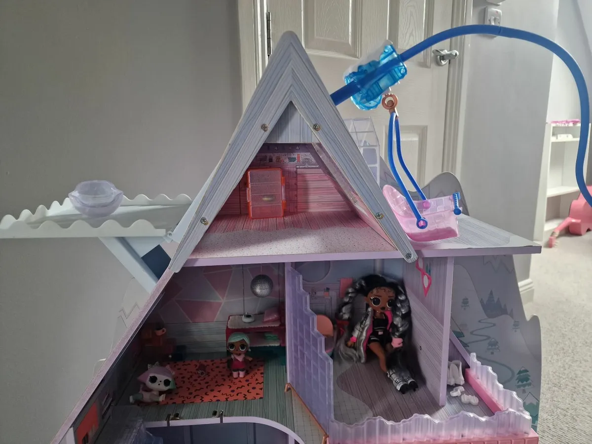 LOL Winter Chalet Doll house - Image 3