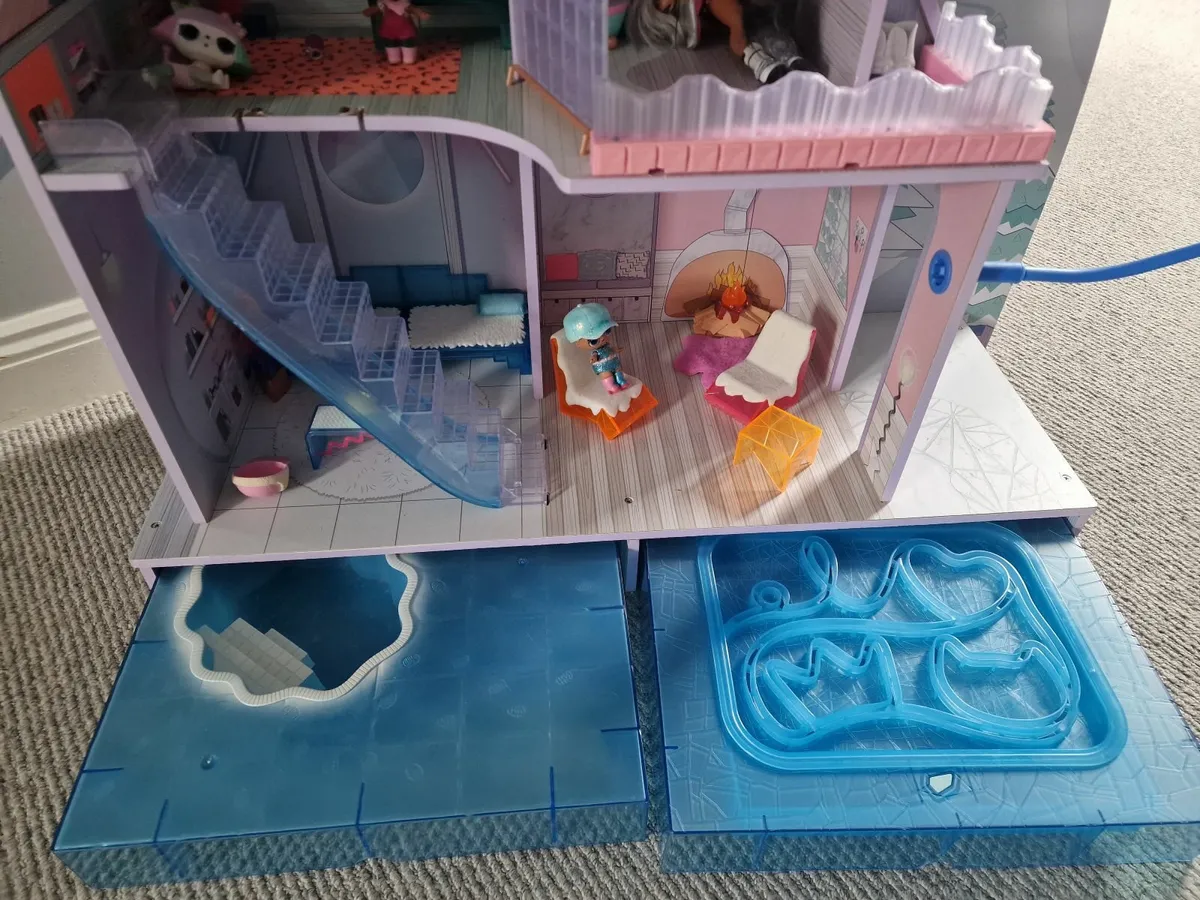 LOL Winter Chalet Doll house - Image 4