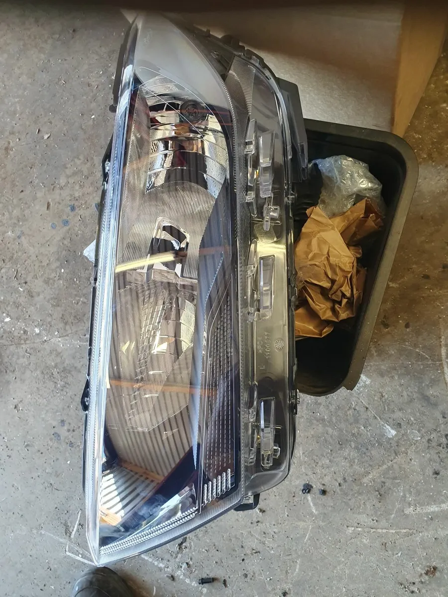 Ford Ranger headlamp lh - Image 2