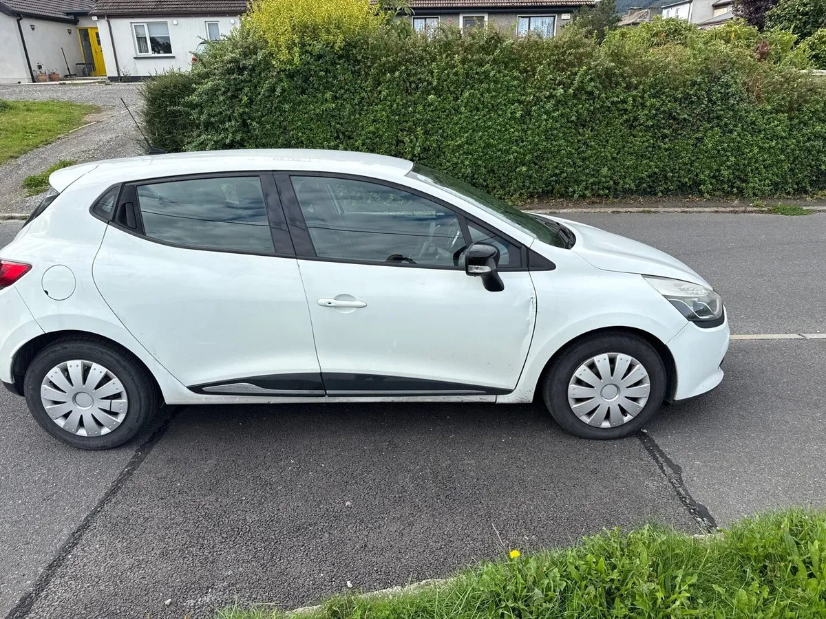 Renault Clio - Image 4