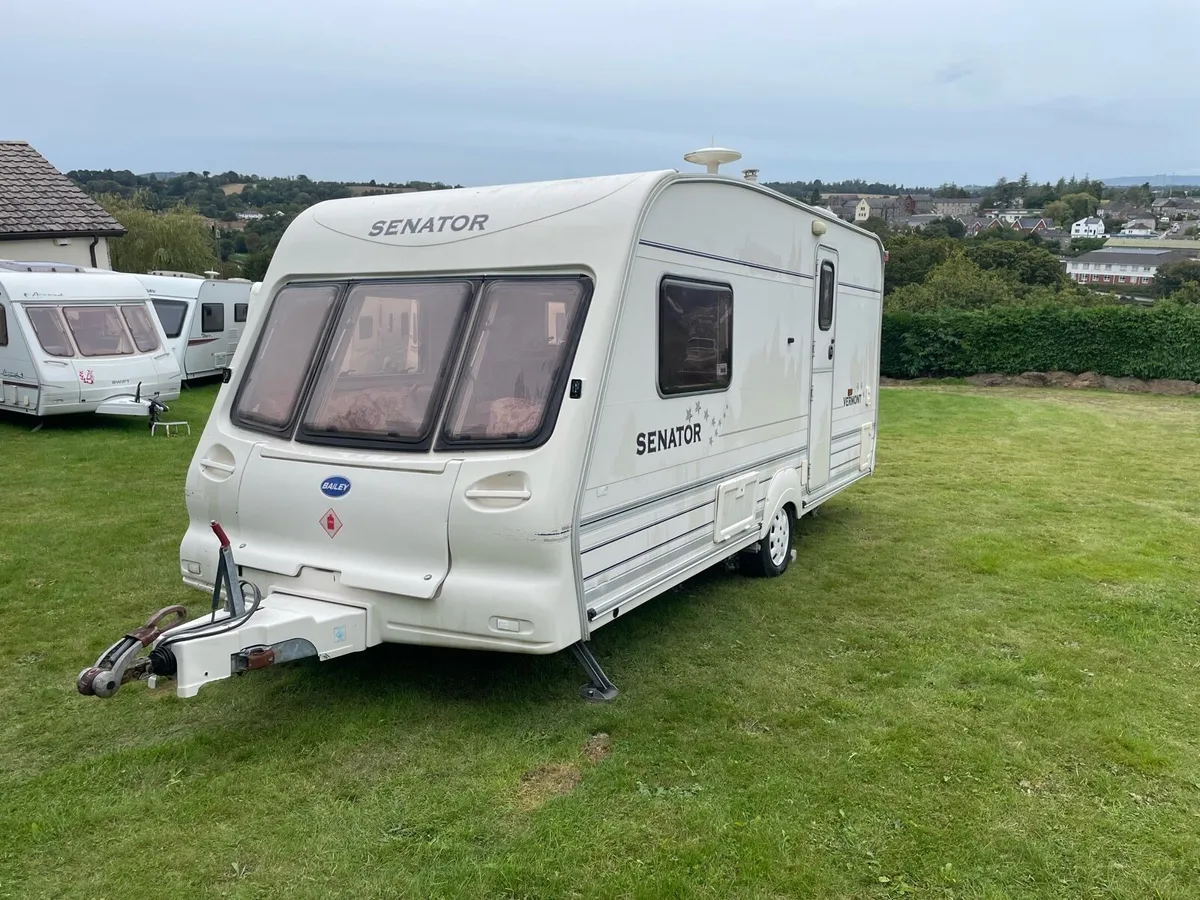 2 birth caravan - Image 1