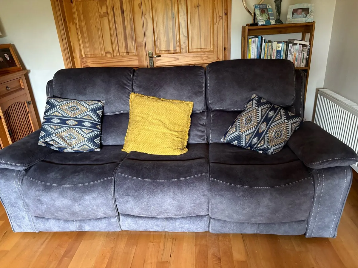 Couch for sale - Image 1