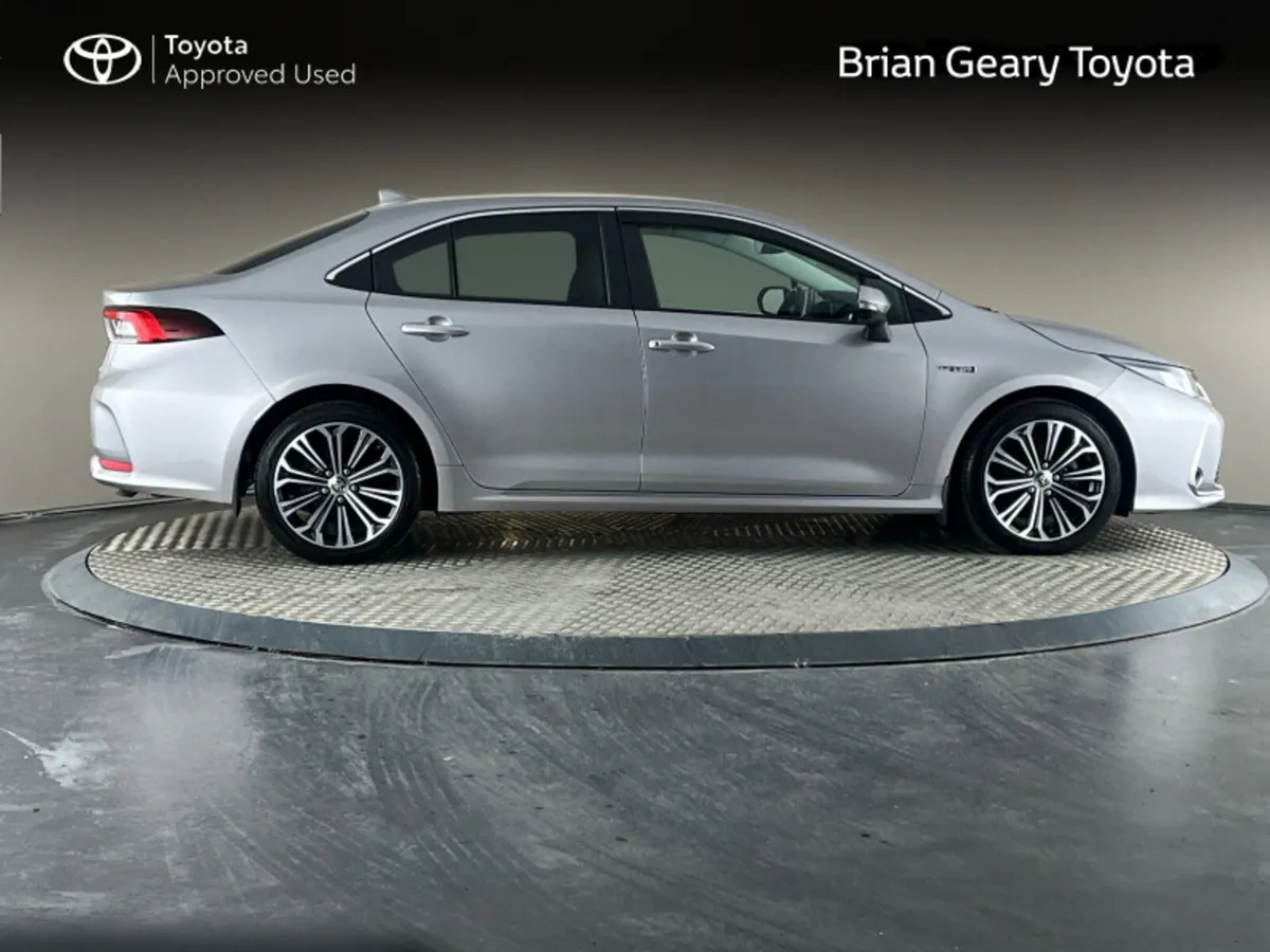 Toyota Corolla HYBRID LUNA SPORT - Image 3