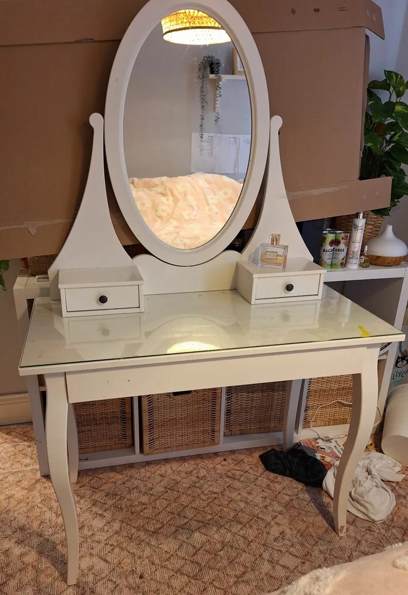 Dressing table