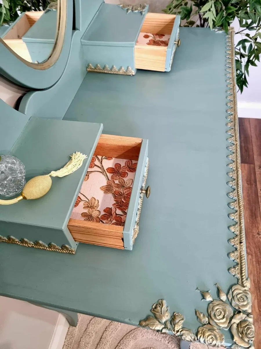 Dressing table and bedside locker - Image 4