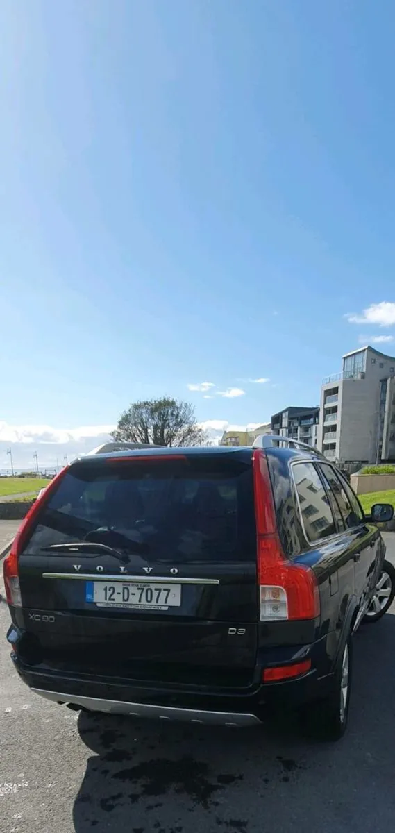 2012 Volvo XC90: 7 seats, low mileage - Image 2