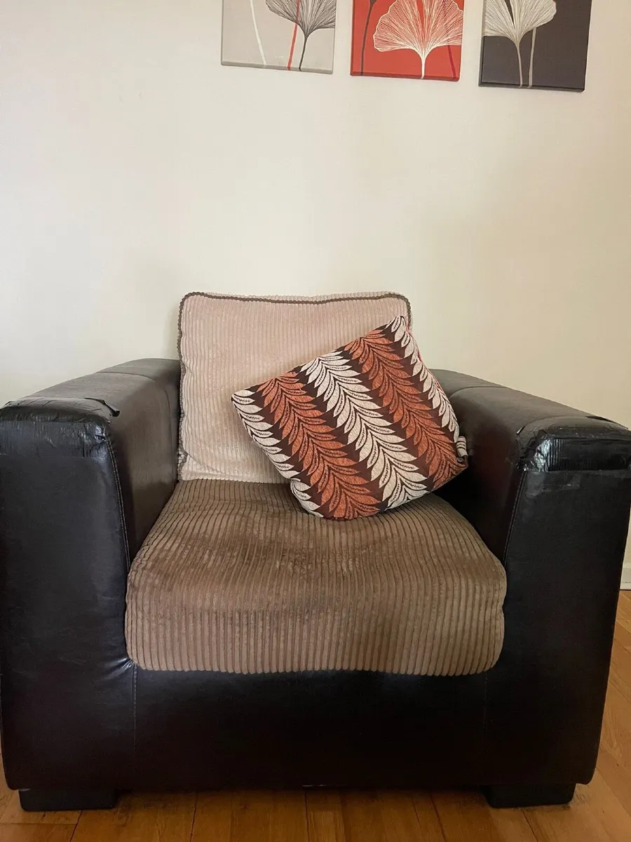 Cornor couch and arm chair - Image 1