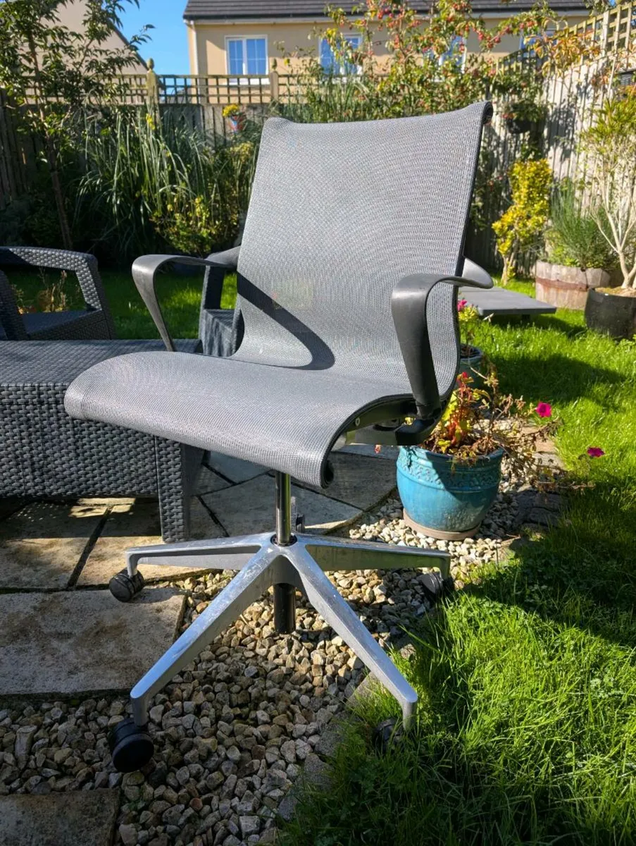 Ergonomic office chair