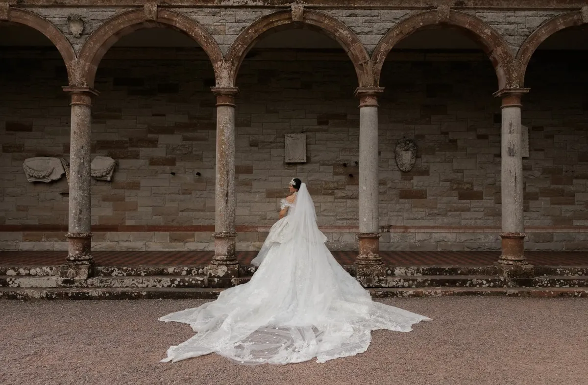 Stunning wedding dresses - Image 2