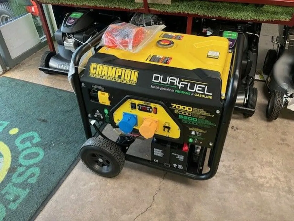 Champion CPG7000E2-DF 7000 Watt LPG Dual Fuel - Image 1