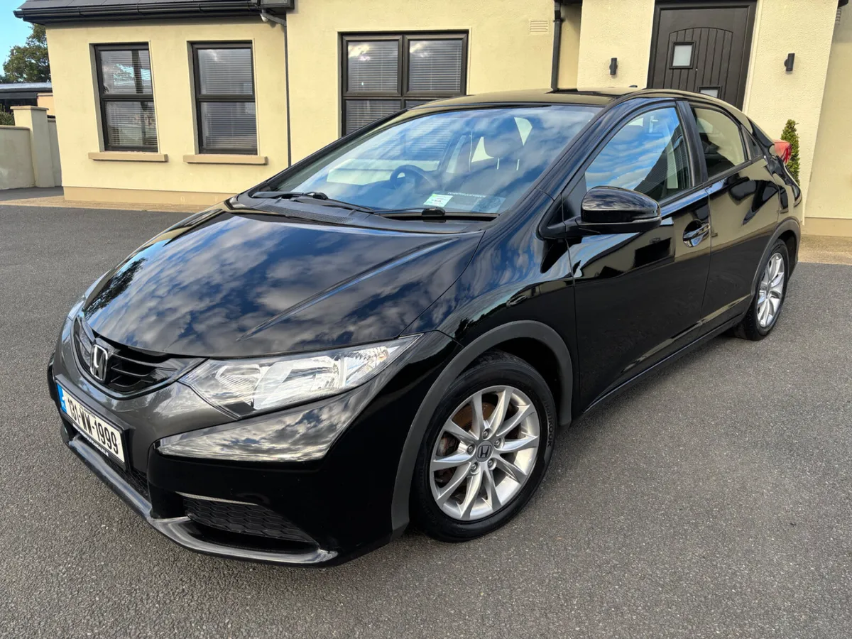 2013 (131)Honda Civic I-VTEC 1.4 Petrol 5Dr - Image 2