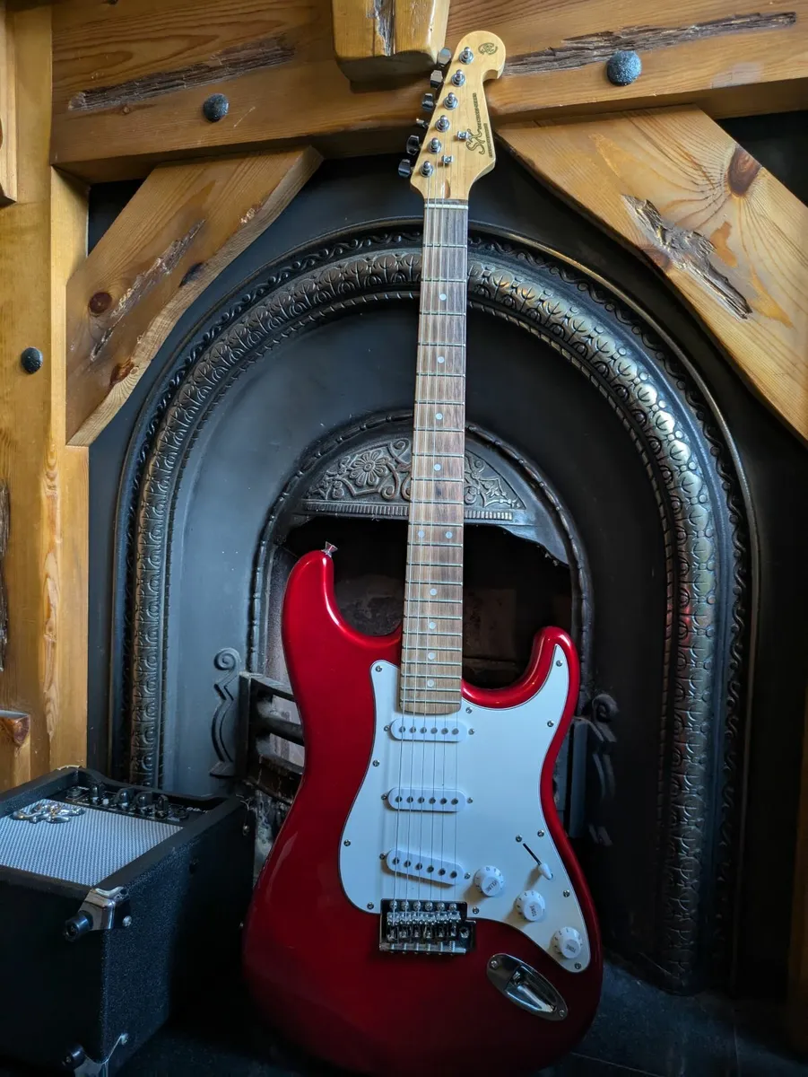 Electric Guitar - Image 2