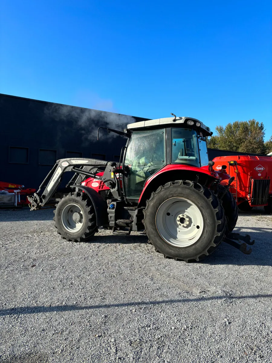 Massey Ferguson 5712S Dyna 4 - Image 2