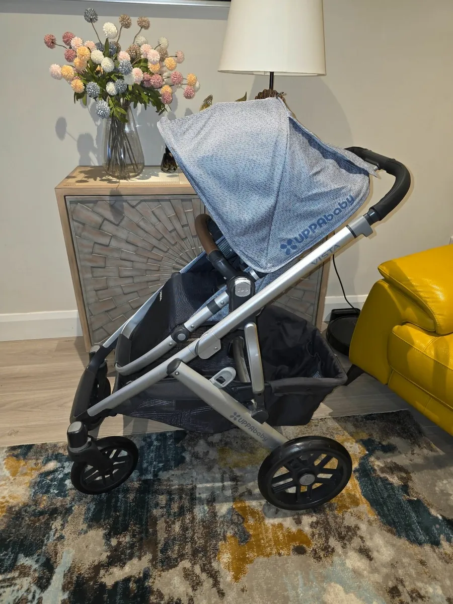 As New Uppababy Vista with rotating car seat isofi - Image 4