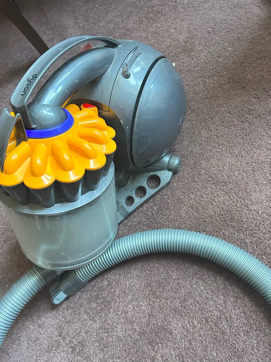Dyson vacuum cleaner - Image 2