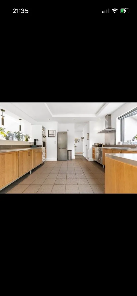 Fitted solid oak kitchen - Image 3