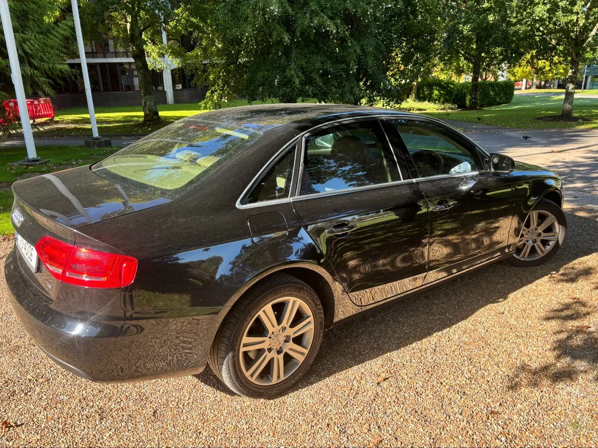 2011 Audi A4 saloon 2.0 TDI 140 bhp TECHNIK model - Image 4