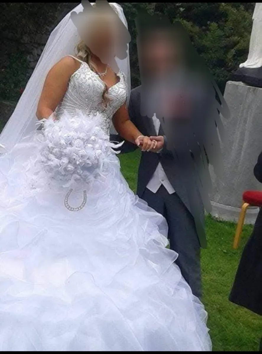 Wedding dress - Image 1