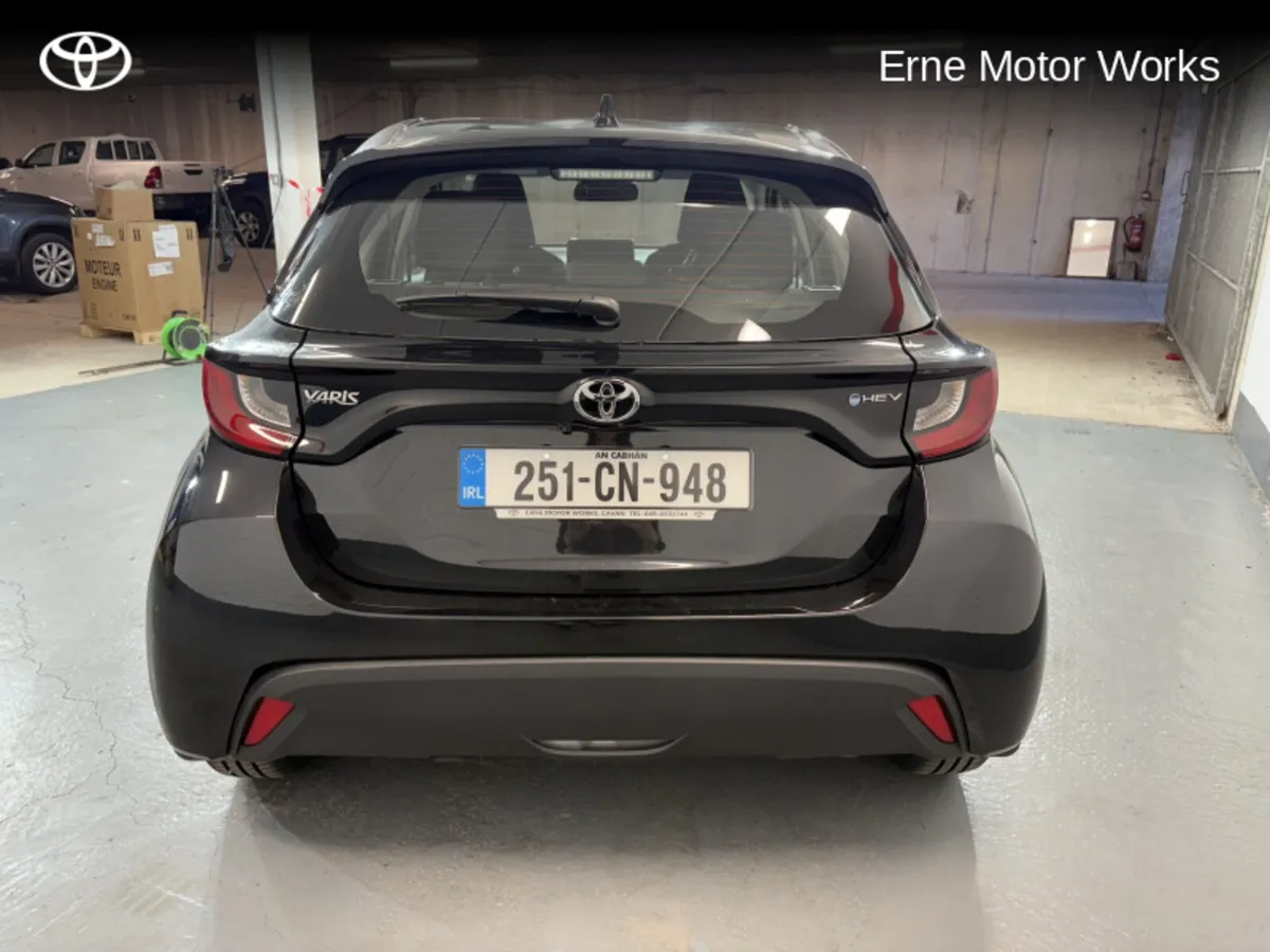 Toyota Yaris Yaris Hybrid 115 Luna - Image 4