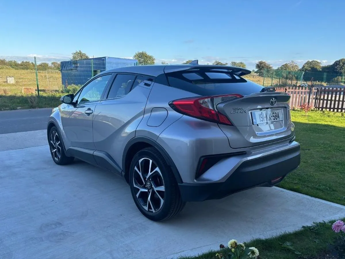 2019 Toyota C-hr - Image 2