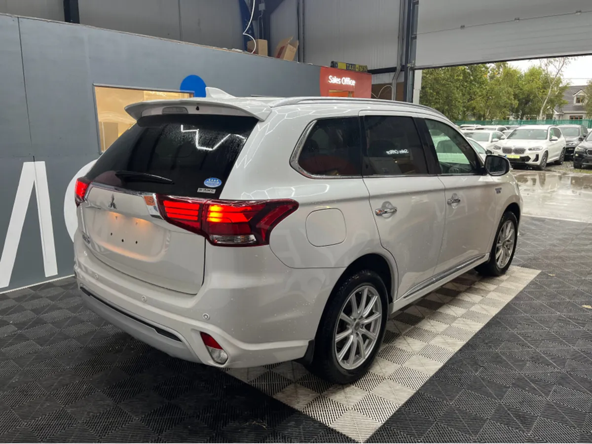 Mitsubishi Outlander ONLY €20950! 2019 MITSUBISHI - Image 2
