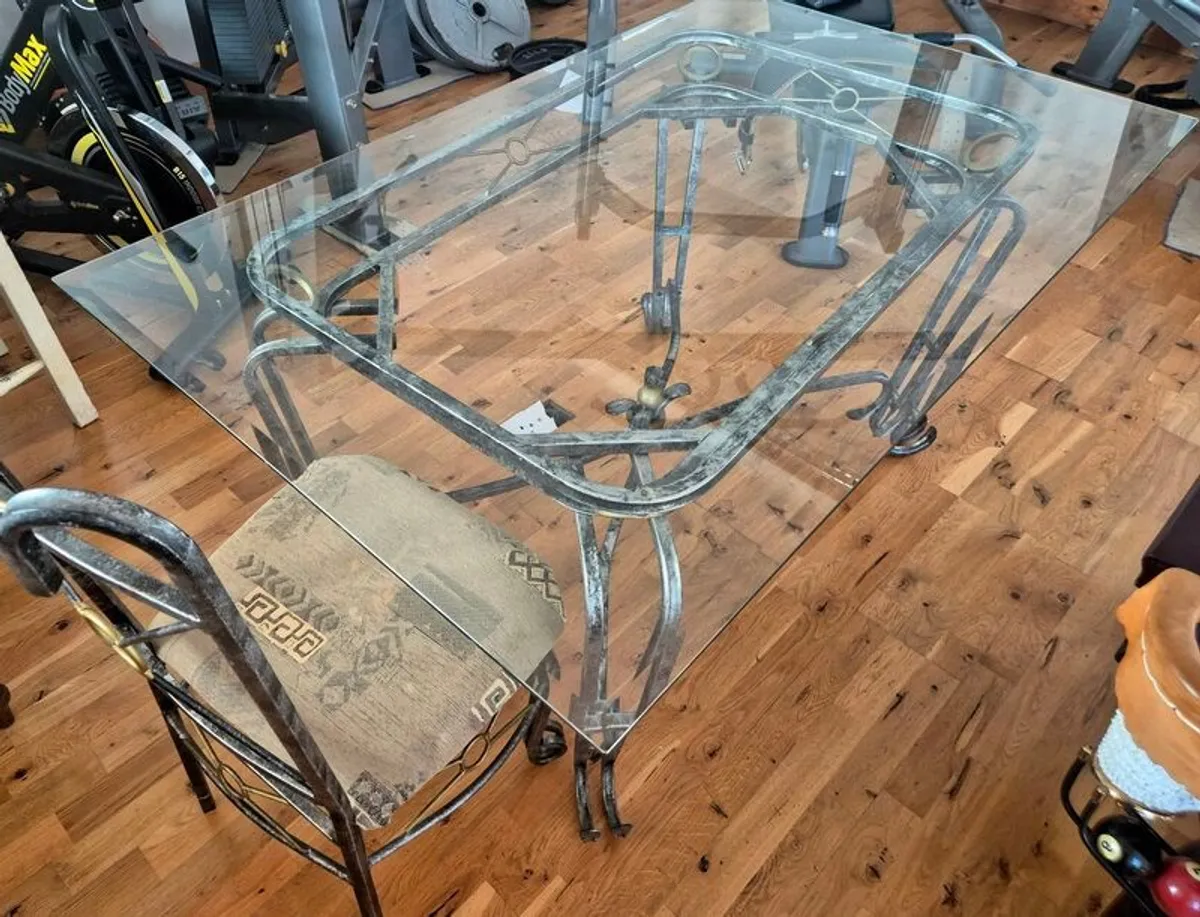 Dining Table and chairs - Image 1