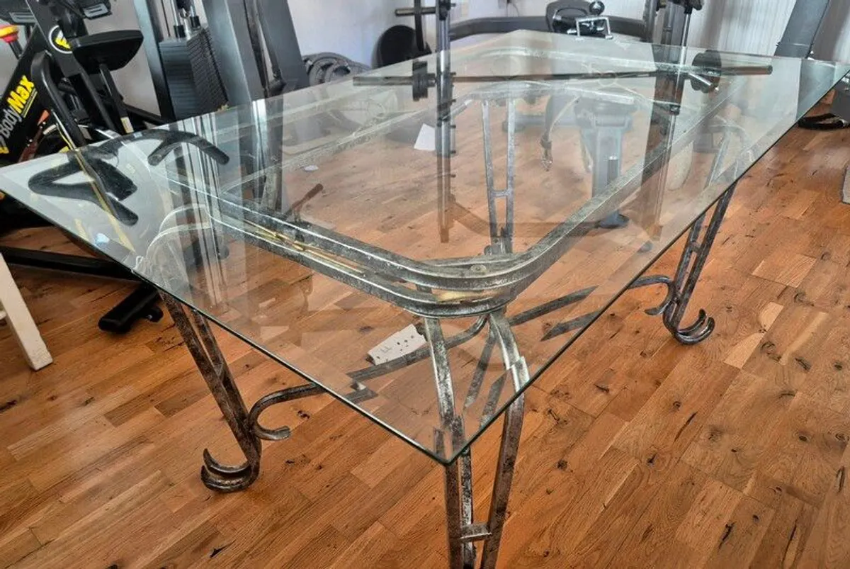 Dining Table and chairs - Image 2