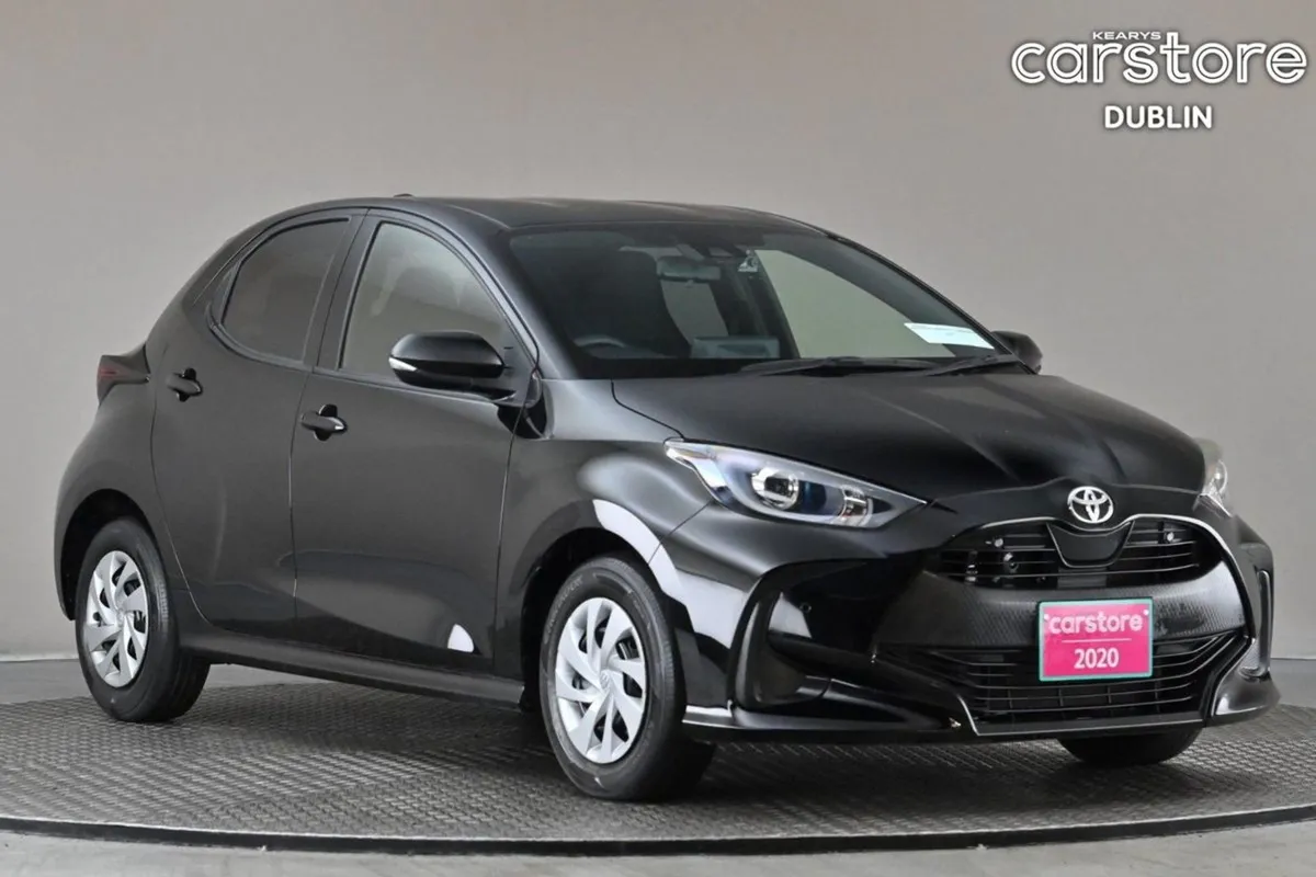 Toyota Yaris 1.0 Auto Petrol  reverse Cam park Se - Image 1