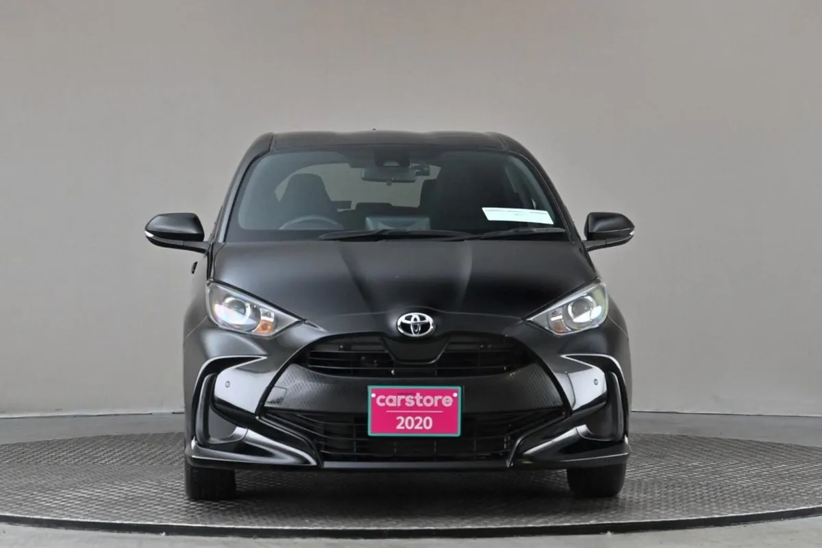 Toyota Yaris 1.0 Auto Petrol  reverse Cam park Se - Image 2