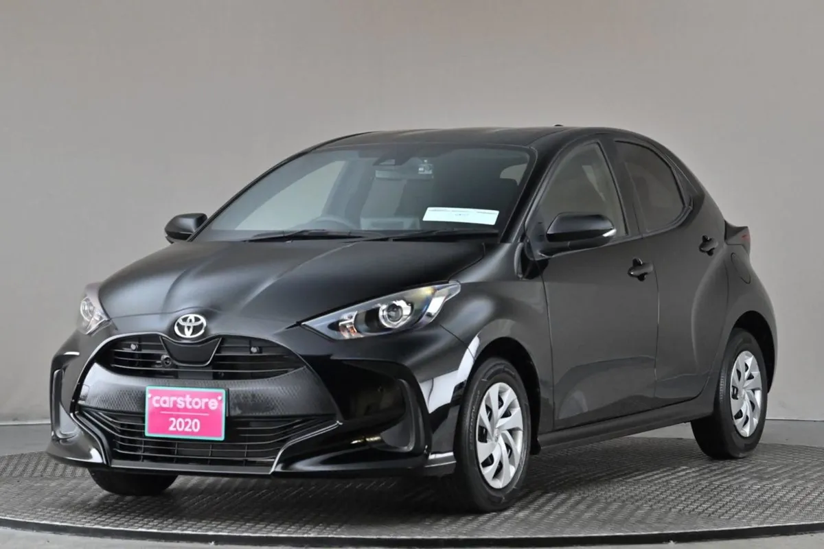 Toyota Yaris 1.0 Auto Petrol  reverse Cam park Se - Image 3