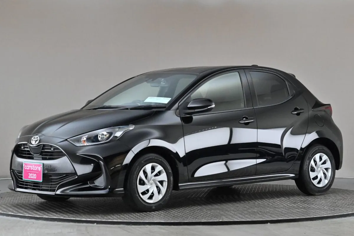 Toyota Yaris 1.0 Auto Petrol  reverse Cam park Se - Image 4