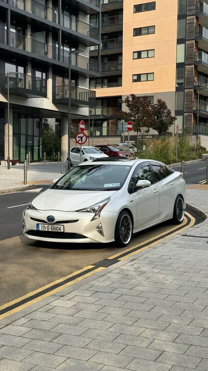 Prius A High spec Sunroof model - Image 2