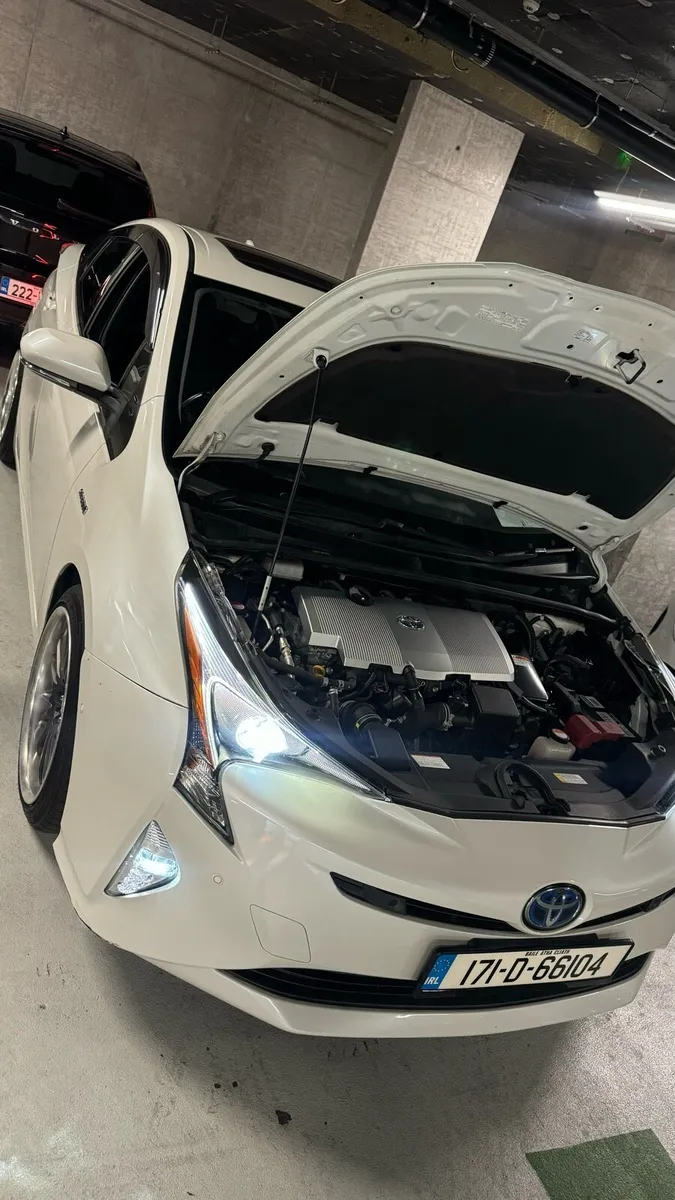 Prius A High spec Sunroof model - Image 4