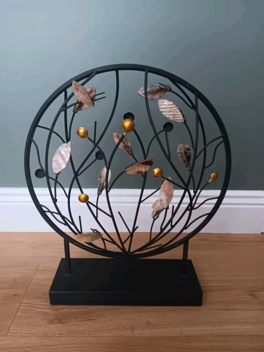 Picture and ornament - Image 1